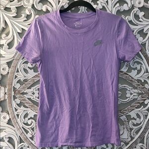 Nike Sportswear Club Tee Women's Purple T-Shirt sz Small EUC